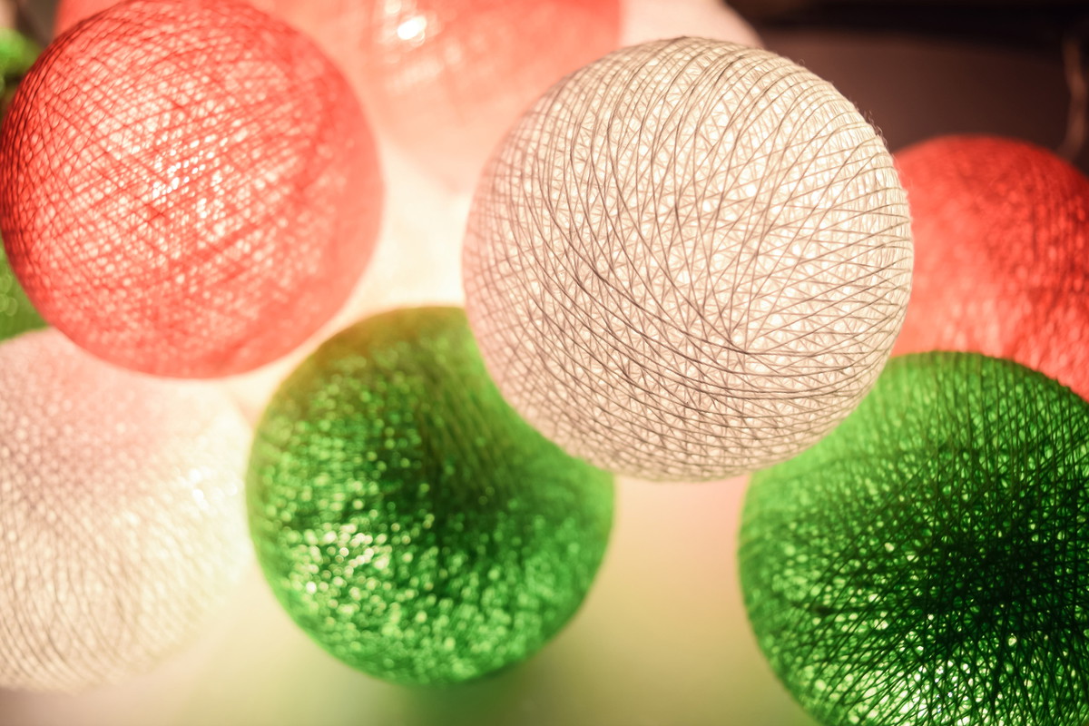 Girlanda-swietlna-z-cotton-balls