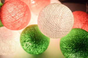 Girlanda-swietlna-z-cotton-balls