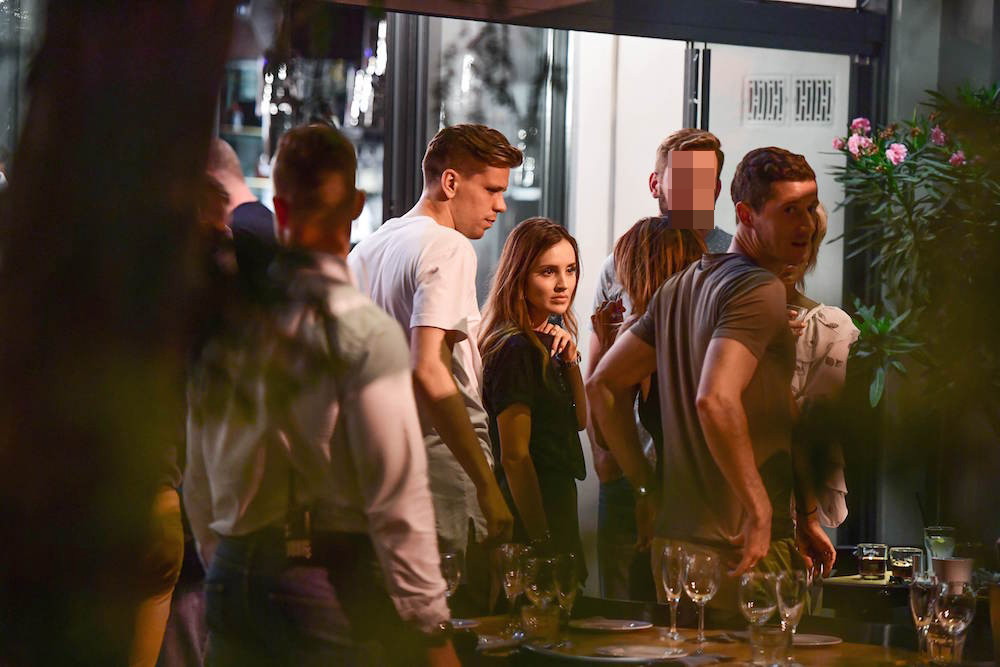 Anna i Robert Lewandowscy i Marina i Wojciech Szczęsny w klubie