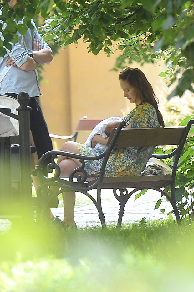 ILONA OSTROWSKA NA SPACERZE Z PARTNEREM W CENTRUM