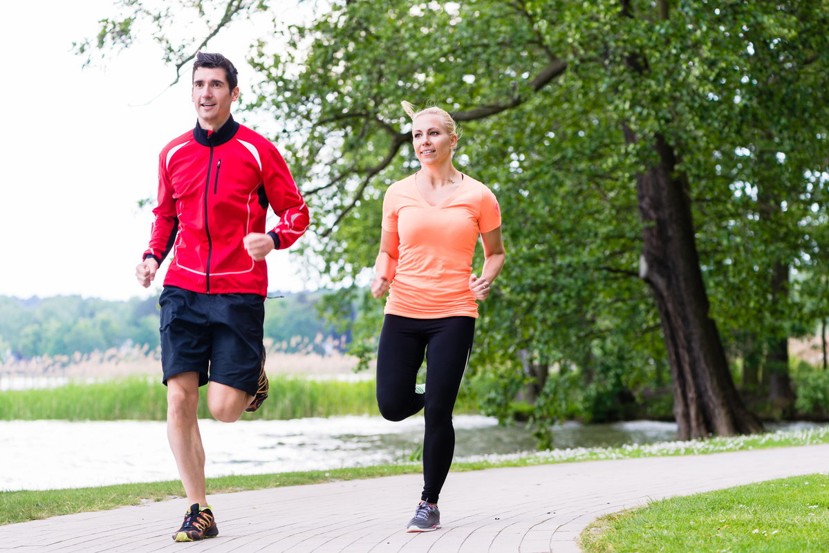 Para uprawia jogging