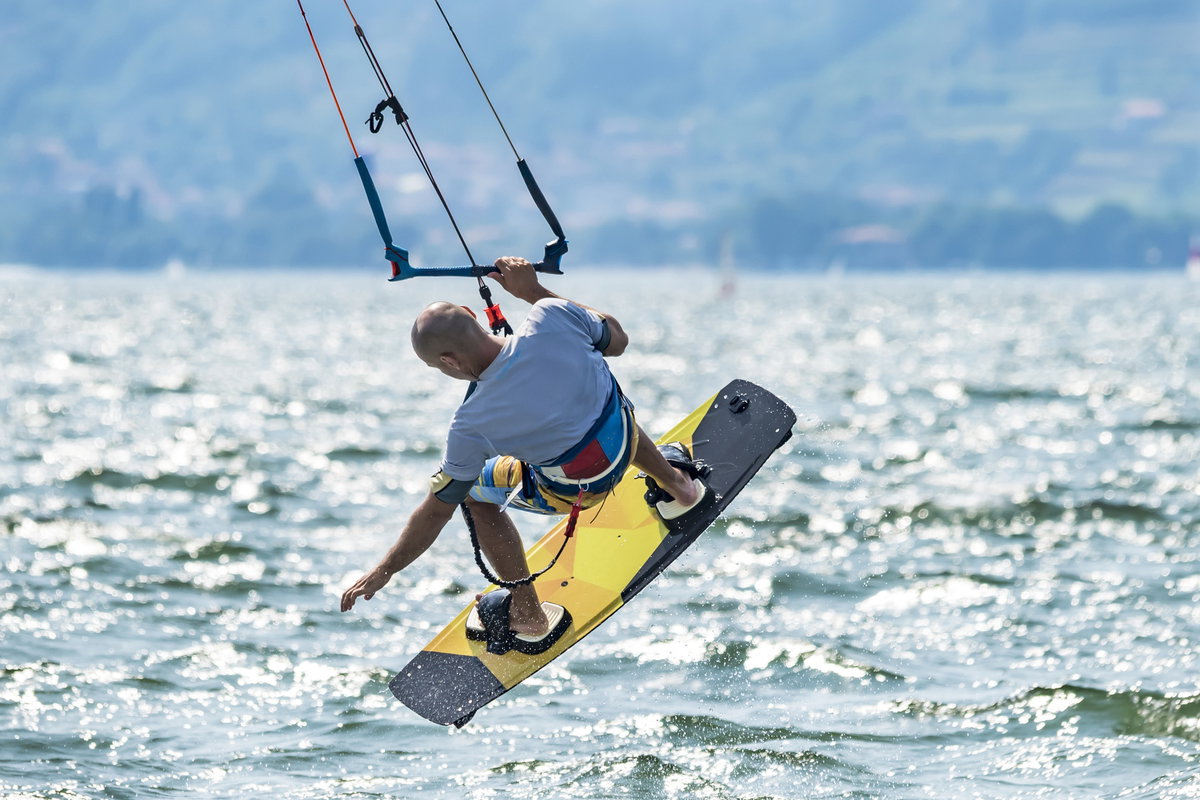 Kitesurfuing