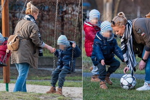 Aneta Zając na placu zabaw z dziećmi