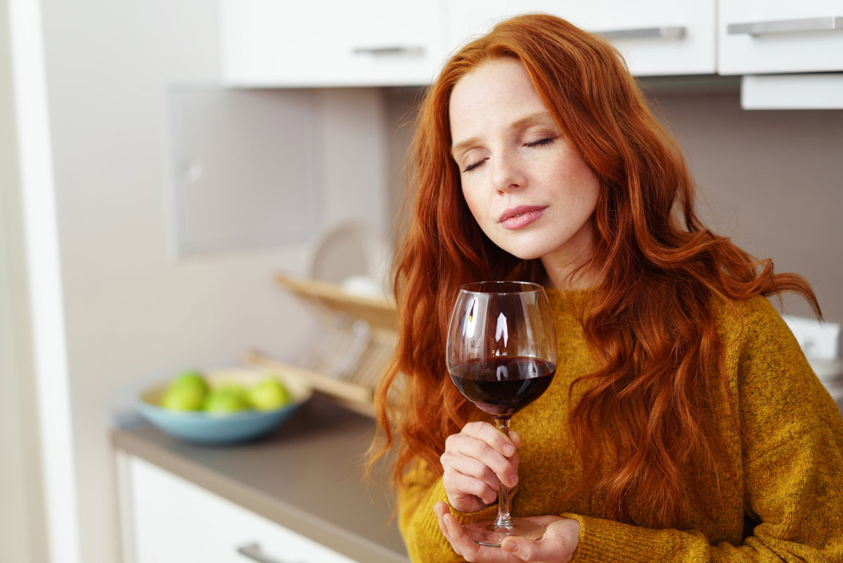 Alkohol pity na przeziębienie rozgrzewa i rozluźnia, dzięki czemu na krótko poczujemy się lepiej.