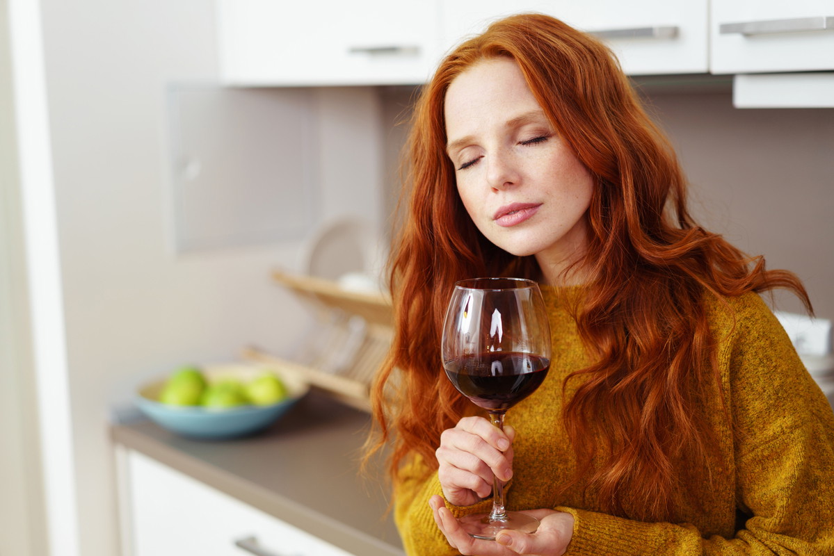 Alkohol pity na przeziębienie rozgrzewa i rozluźnia, dzięki czemu na krótko poczujemy się lepiej.