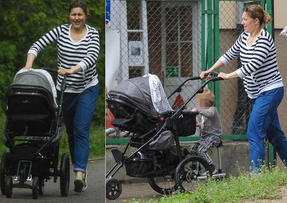 Beata Sadowska z dziećmi na spacerze