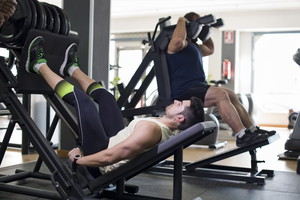 Mężczyźni na siłowni