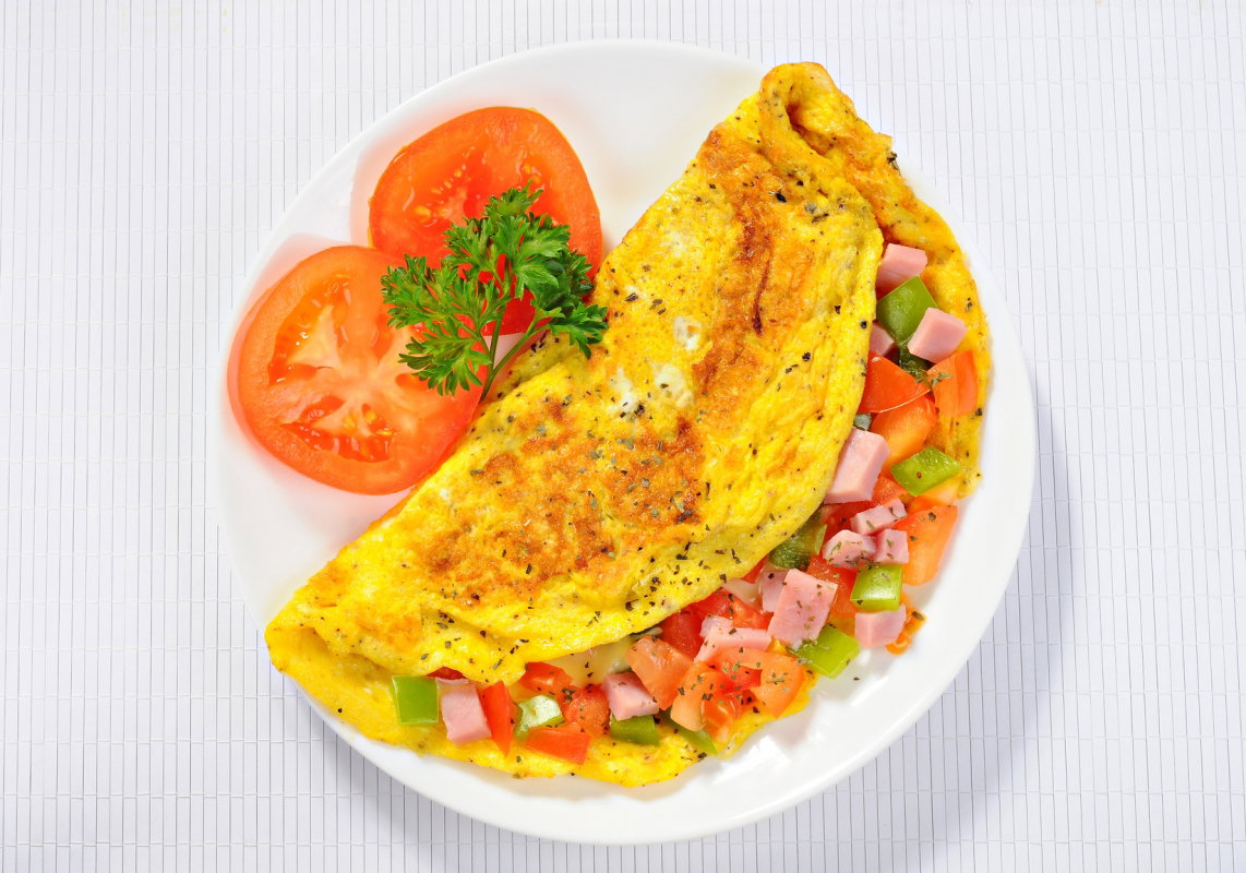 omlet z pomidorem