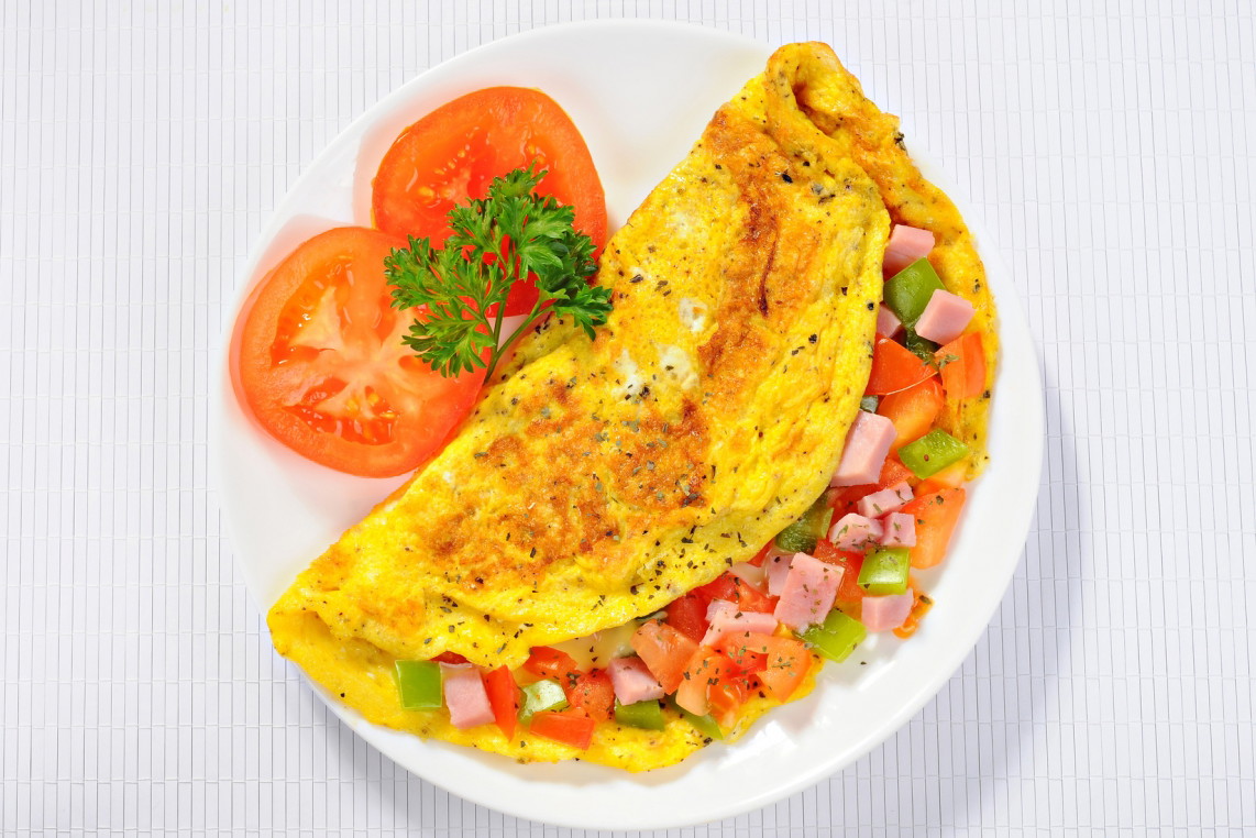 omlet z pomidorem