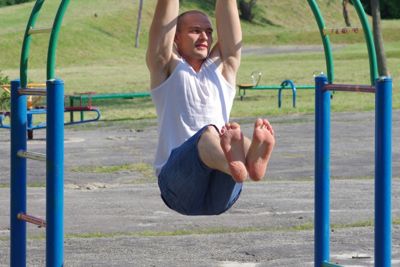 Zwis na drążku