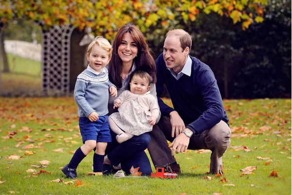 Świąteczne zdjęcie księżnej Kate, księcia Wiliama, Georga i Charlotte