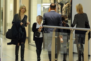 Magdalena Ogórek przyłapana w centrum handlowym