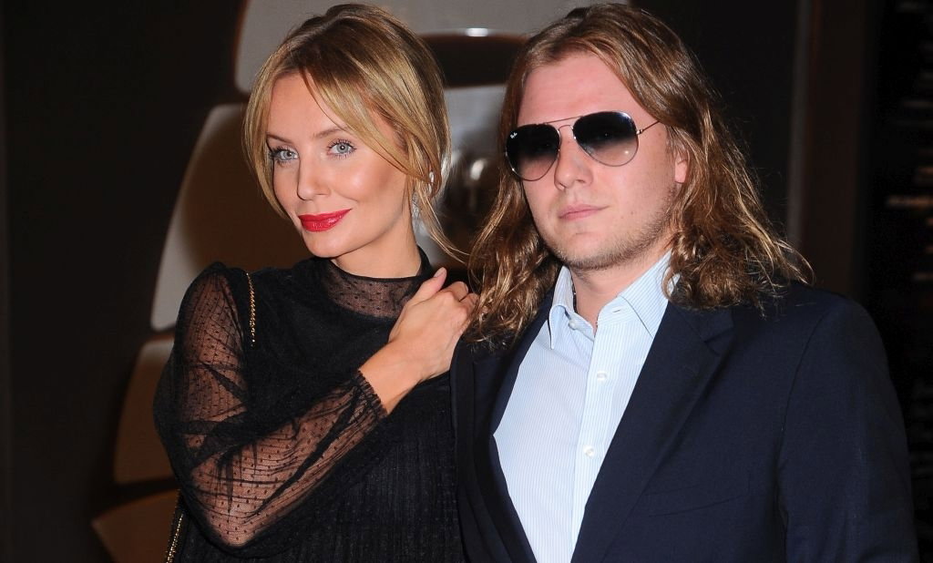 Agnieszka Szulim w czarnej sukience i Piotr Woźniak-Starak w garniturze