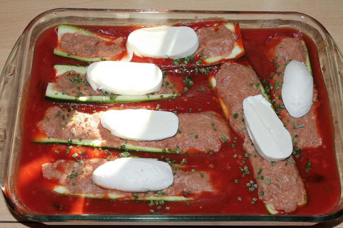 Zapiekanka w sosie pomidorowym