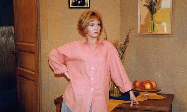 Agnieszka Pilaszewska na spacerze z psem