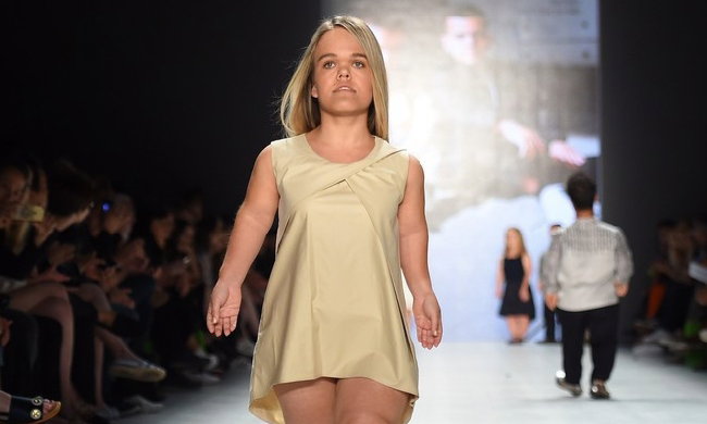 Pokaz mody dla karłów Berlin 2015
