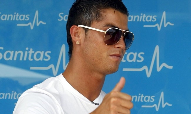 Cristiano Ronaldo pomógł chłopcu po tsunami
