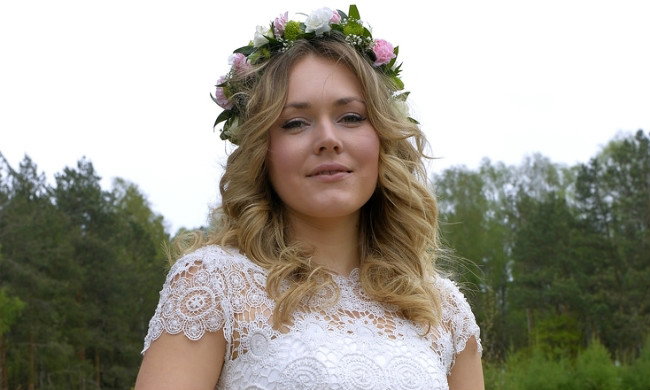 Magdalena Lamparska w sukni ślubnej w serialu To nie koniec świata