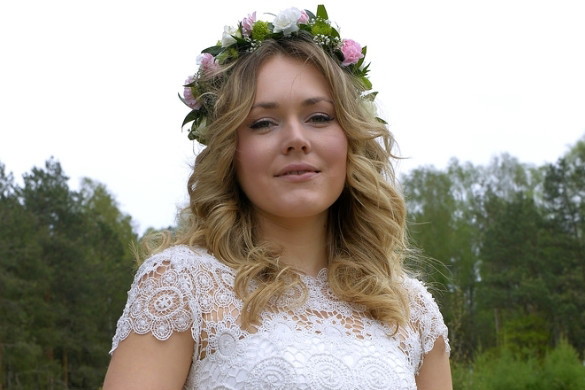Magdalena Lamparska w sukni ślubnej w serialu To nie koniec świata