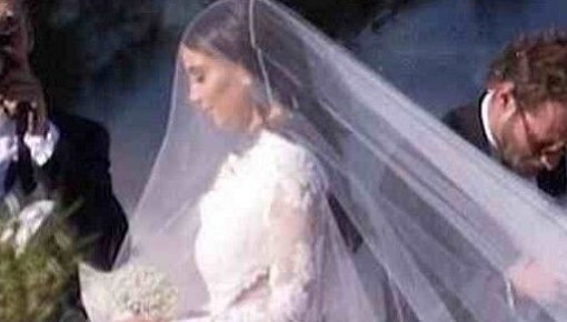 Suknia ślubna Kim Kardashian. Jak wyglądała Kim Kardashian podczas ślubu. Sukienka ślubna Kim Kardashian. Ślub Kim Kardashian