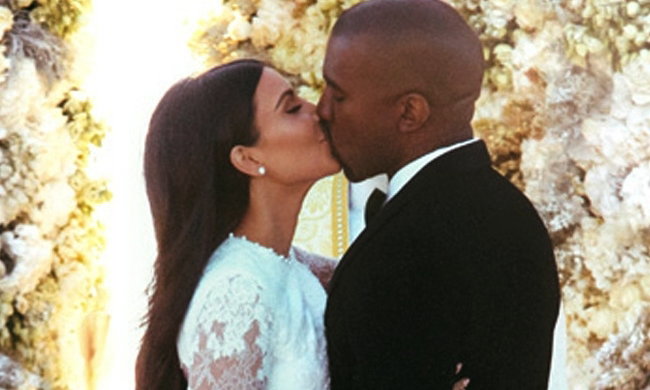 Suknia ślubna Kim Kardashian. Zdjęcia ze ślubu Kim Kardashian i Kanye Westa
