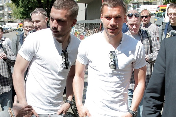 Łukasz Podolski na otwarciu warszawskiej placówki fundacji ARKA
