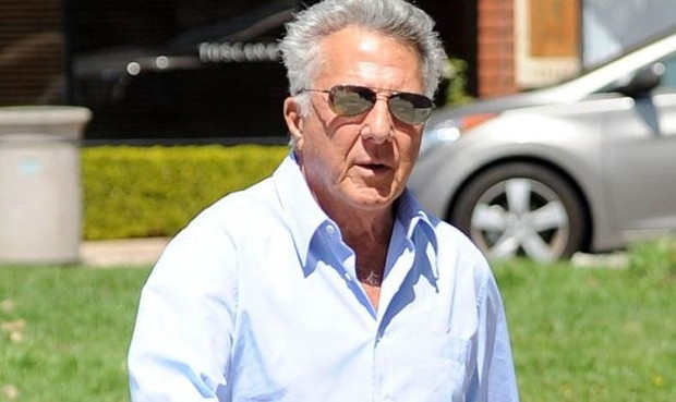 Dustin Hoffman na spacerze