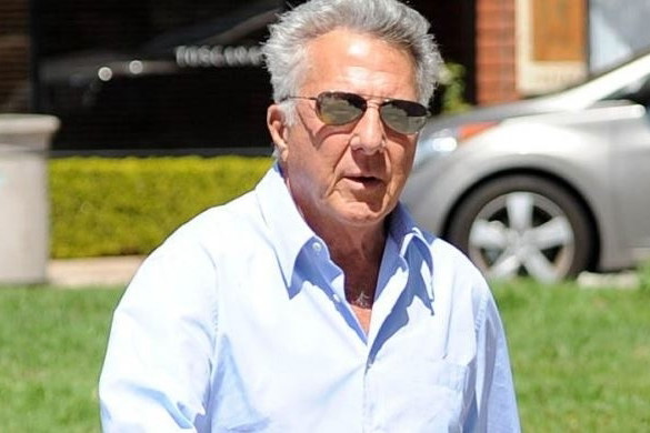 Dustin Hoffman na spacerze