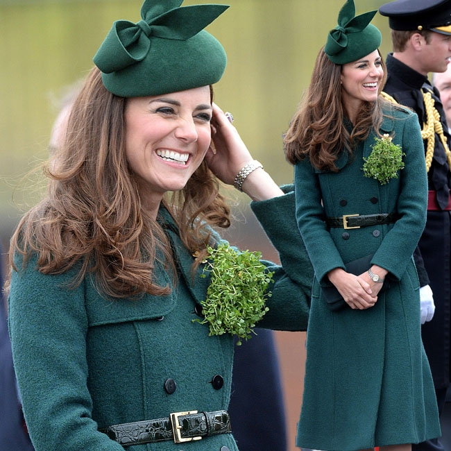Księżna Kate w zielonym płaszczu marki Hobbs