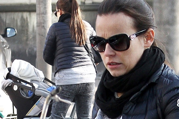 Anna Mucha na parkingu w Warszawie