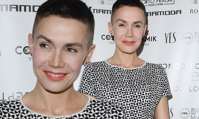 Olga Bołądź na otwarciu salonu fryzjerskiego Loveconcept