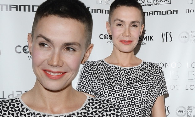 Olga Bołądź na otwarciu salonu fryzjerskiego Loveconcept