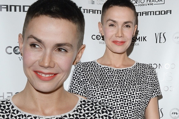 Olga Bołądź na otwarciu salonu fryzjerskiego Loveconcept