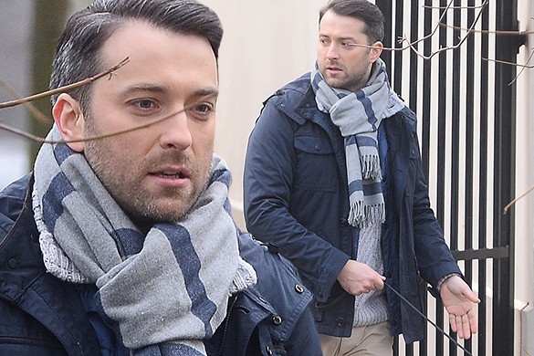 Filip Bobek na planie serialu Przyjaciółki
