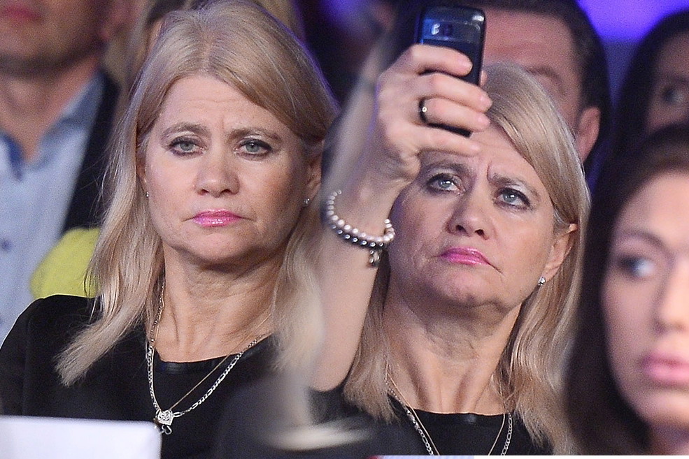 Izabela Kisio-Skorupa na gali James Bond Day. Mama Oli Kisio w pierwszym rzędzie