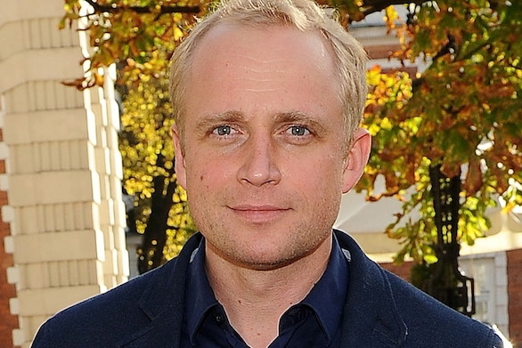 Piotr Adamczyk zapuścił brodę i wąsy