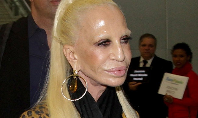 Donatella Versace na lotnisku