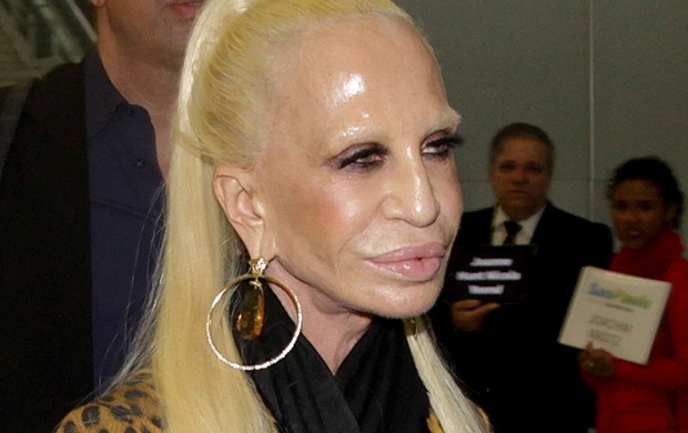 Donatella Versace na lotnisku