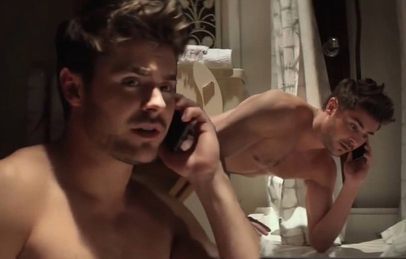 Zac Efron nago