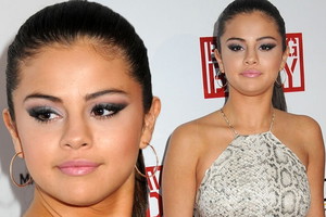 Selena Gomez w stylu lat 90.