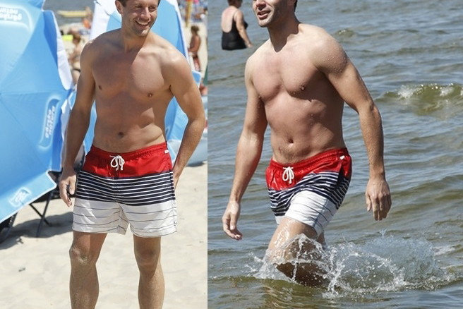 Przemysław Cypryański na plaży w Międzyzdrojach