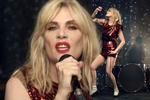 Nowy teledysk Emmanuelle Seigner