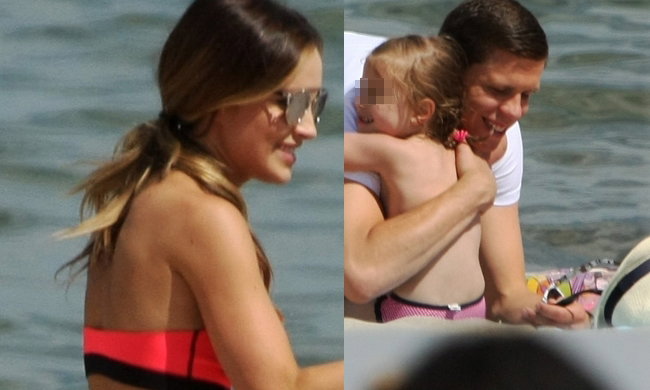 Marina Łuczenko i Wojciech Szczęsny na plaży w Sopocie