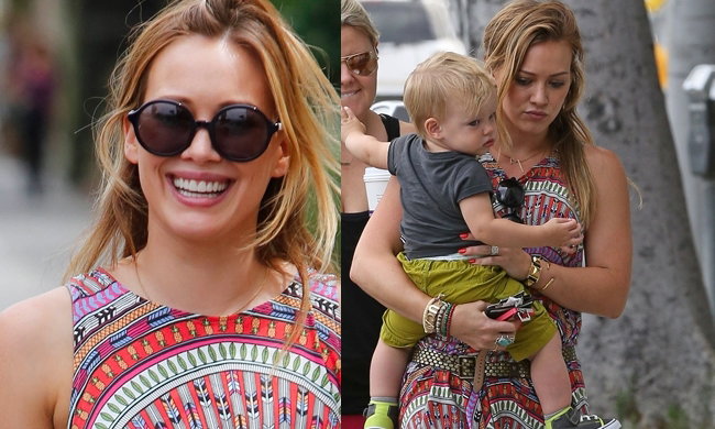 Śliczna Hilary Duff na spacerze z synkiem