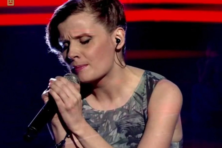 Dorota Osińska "Je t'aime". Niedowidząca Dorota Osińska z "The Voice of Poland 2"