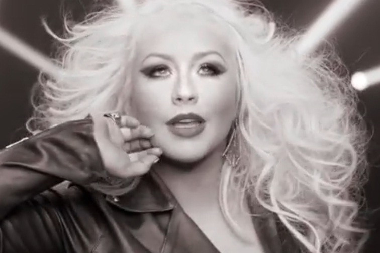 Pitbull Christina Aquliera "Feel This Moment"