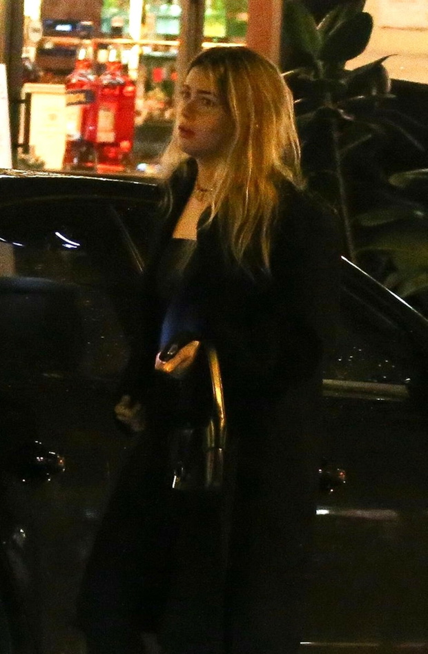 Gerard Pique i Clara Chia ?wi?tuj? rocznic?