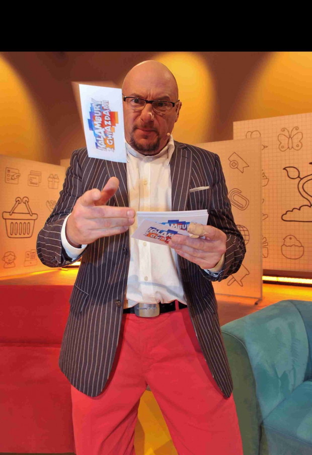 Piotr Gąsowski jako prowadzący program "Kalambury z gwiazdami"