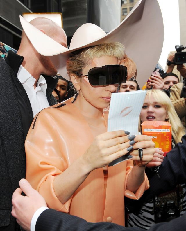 allONS_XPOSURE_LADY_GAGA-10-8