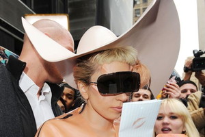 allONS_XPOSURE_LADY_GAGA-10-8